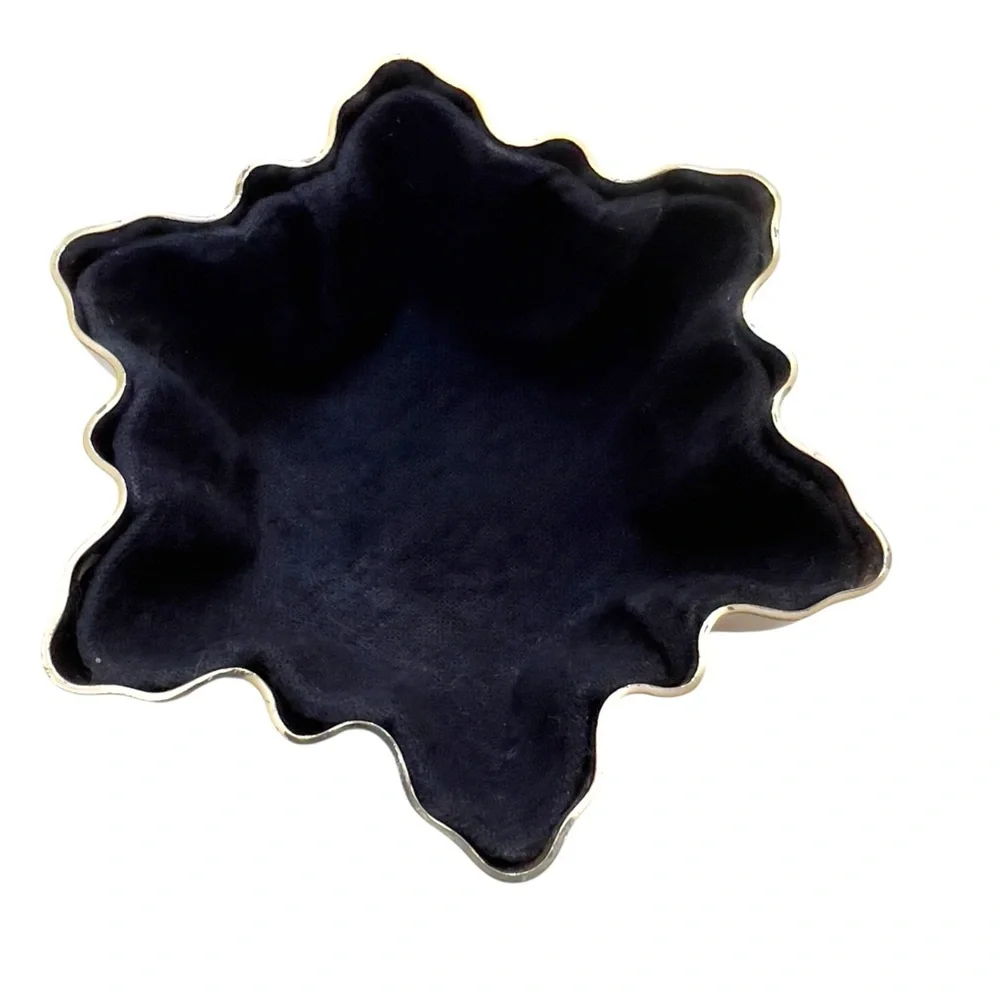 Beautiful Snowflake 2007 For Your Ease Only Trinket Jewerly Box